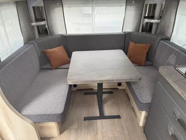 Hobby De Luxe 540 UL Zondag 8 februari open (1005719)