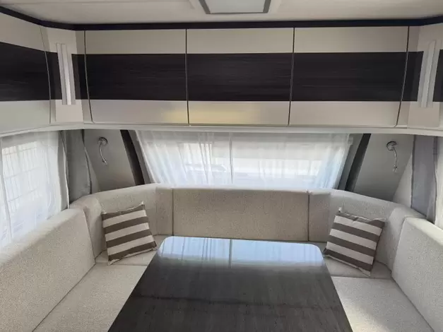 Hobby Prestige 720 KWFU Zondag 8 februari open (1025707)