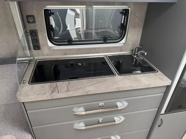 Hobby De Luxe 460 UFE