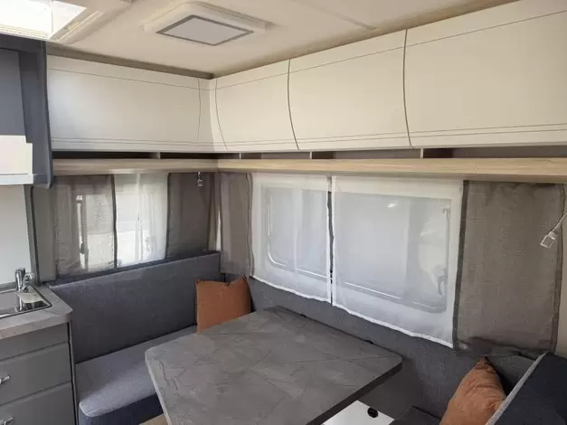 Hobby De Luxe 400 SFE Zondag 8 februari open (1006335)