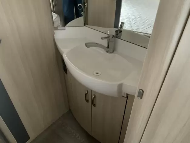 Hobby De Luxe Edition 560 KMFE