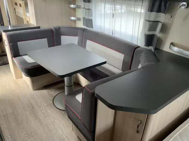 Hobby De Luxe Edition 650 KMFE