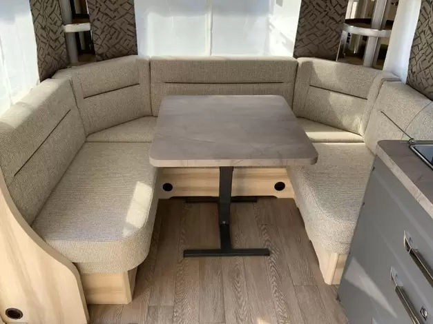 Hobby De Luxe 540 UL Zondag 8 februari open (971015)