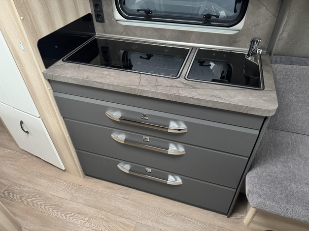 Hobby De Luxe 495 WFB