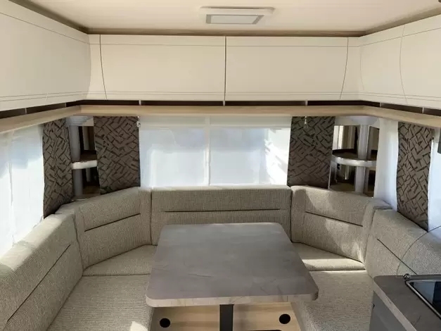 Hobby De Luxe 540 UL Zondag 8 februari open (971015)