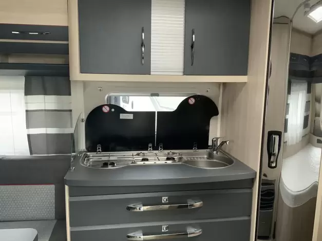 Hobby De Luxe Edition 460 UFE