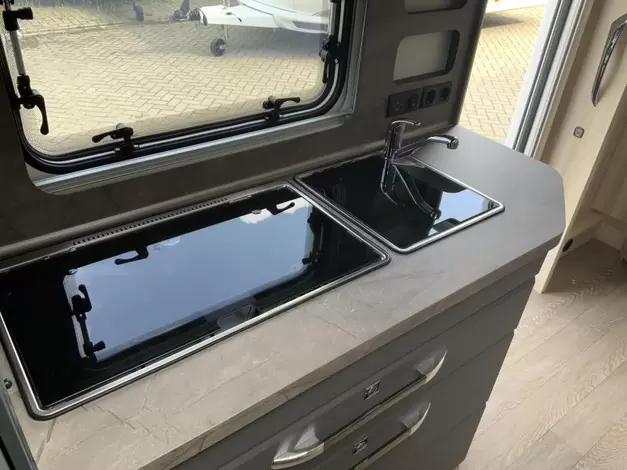 Hobby De Luxe 540 KMFE Zondag 8 februari open (1008078)