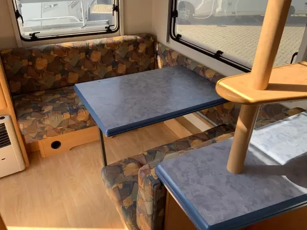 Hobby De Luxe 400 SFE