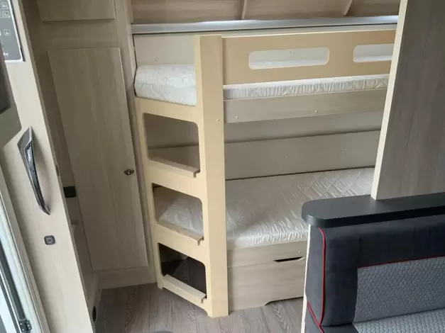 Hobby De Luxe Edition 560 KMFE