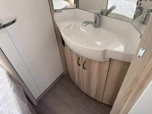 Hobby De Luxe 400 SFE Zondag 8 februari open (1006335)