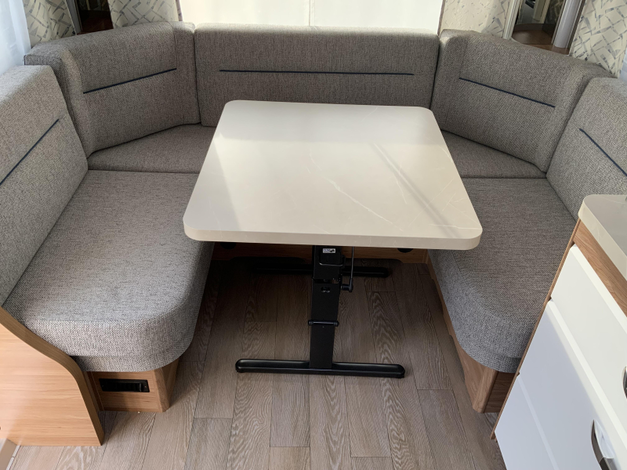 Hobby De Luxe 460 UFE