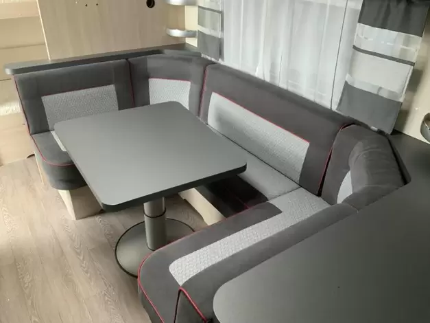 Hobby De Luxe Edition 560 KMFE