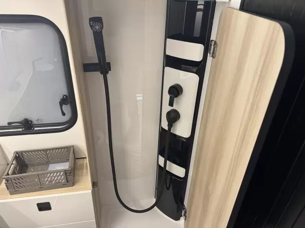 Hobby De Luxe 460 SFF Zondag 8 februari open (1019590)