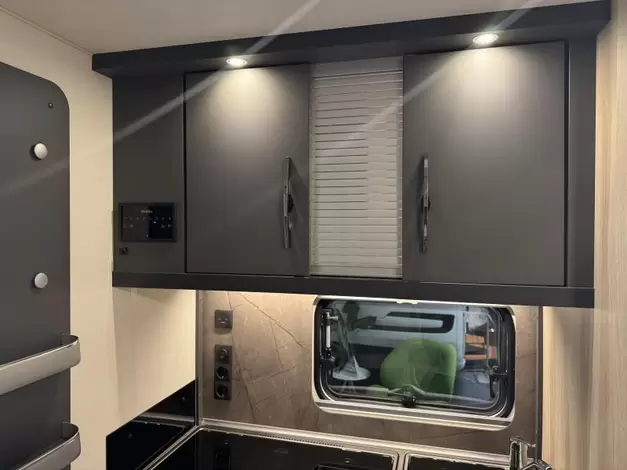 Hobby De Luxe 460 SFF Zondag 8 februari open (1019590)