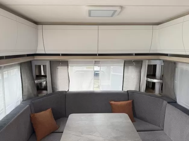 Hobby De Luxe 460 UFE