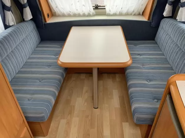 Hobby De Luxe 400 SB