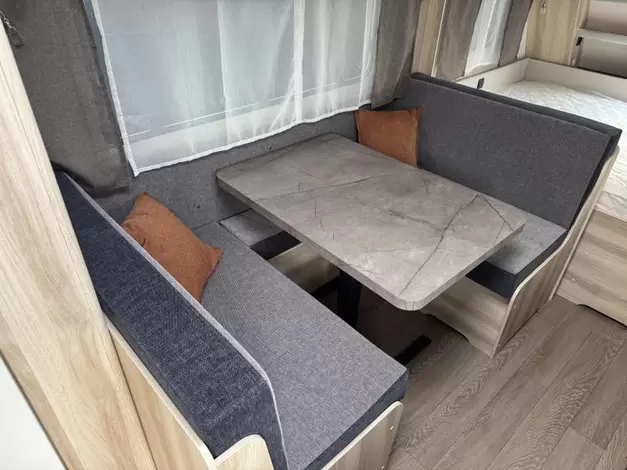 Hobby De Luxe 490 KMF Zondag 8 februari open (1019583)