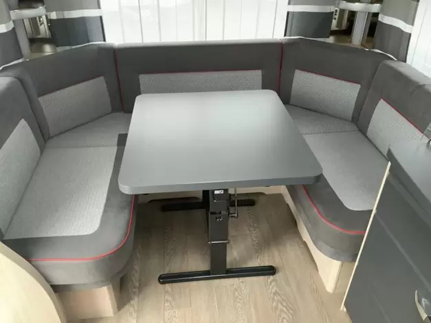 Hobby De Luxe Edition 460 UFE