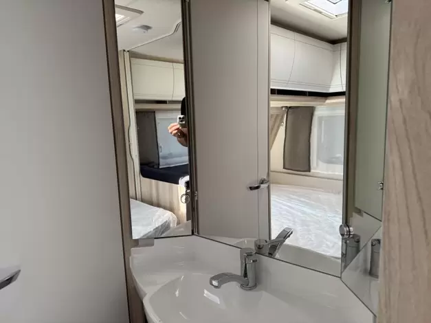 Hobby De Luxe 400 SFE Zondag 8 februari open (1006335)