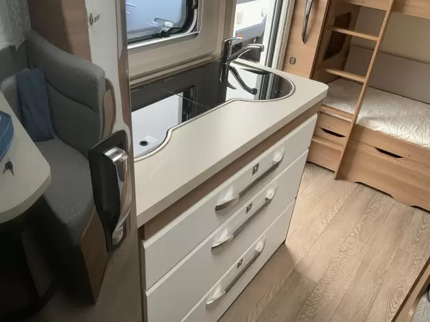 Hobby De Luxe 490 KMF