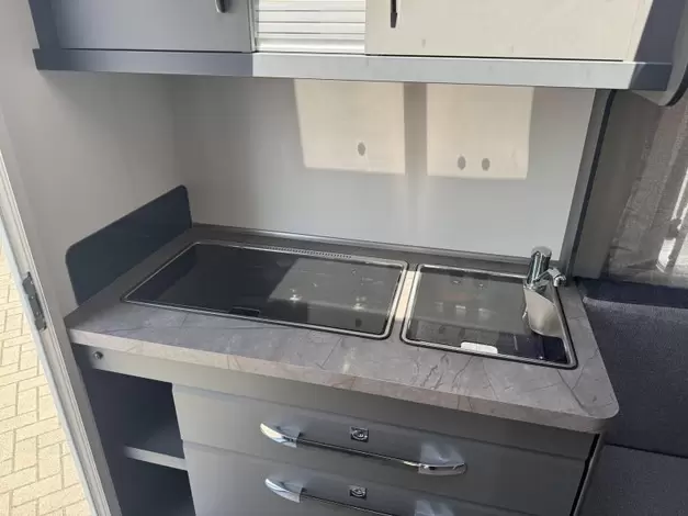 Hobby De Luxe 400 SFE Zondag 8 februari open (1006335)