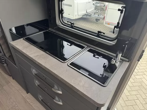 Hobby De Luxe 490 KMF Zondag 8 februari open (1019583)