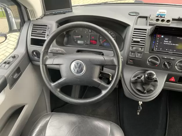 Volkswagen Transporter T6  9