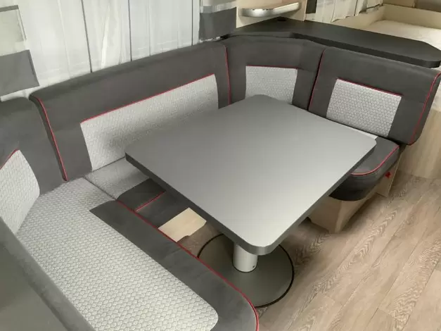 Hobby De Luxe Edition 560 KMFE