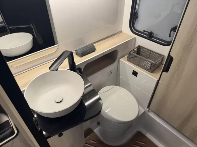 Hobby De Luxe 460 SFF Zondag 8 februari open (1019590)