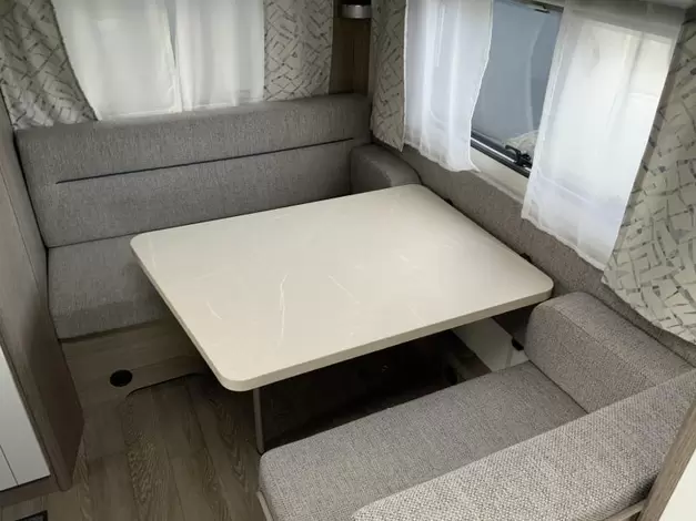 Hobby On Tour 390 SF