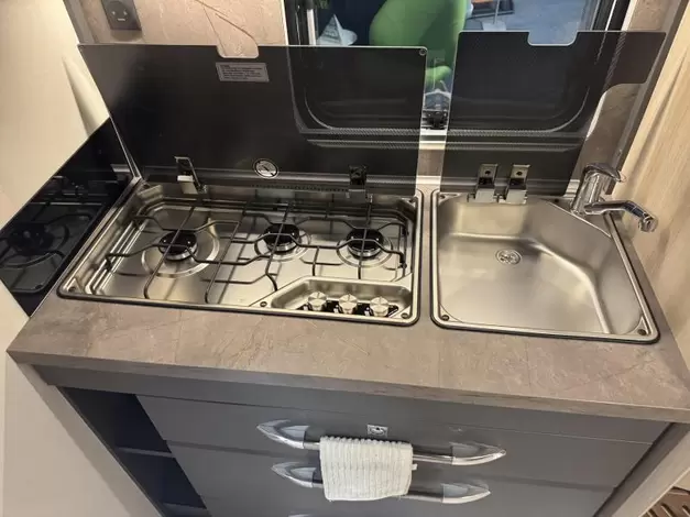 Hobby De Luxe 460 SFF Zondag 8 februari open (1019590)