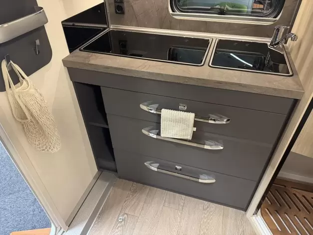 Hobby De Luxe 460 SFF Zondag 8 februari open (1019590)