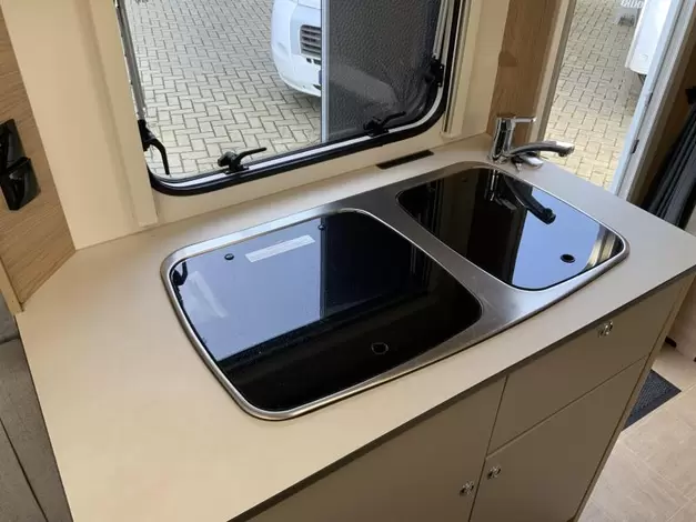 LMC Sassino 470 K Comfort pakket + Luifel