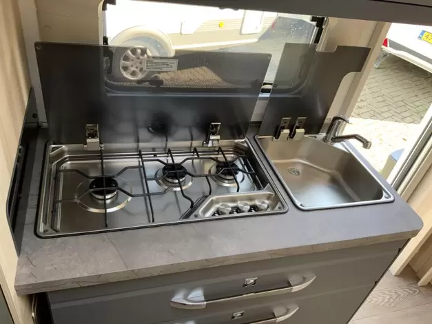 Hobby De Luxe 490 KMF Zondag 8 februari open (971017)