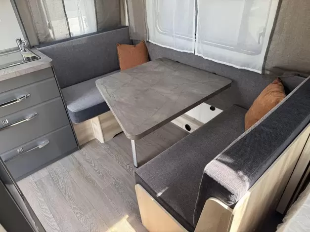 Hobby De Luxe 400 SFE Zondag 8 februari open (1006335)