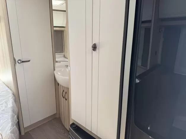 Hobby De Luxe 400 SFE Zondag 8 februari open (1006335)