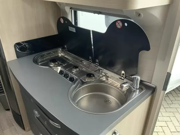 Hobby De Luxe Edition 560 KMFE