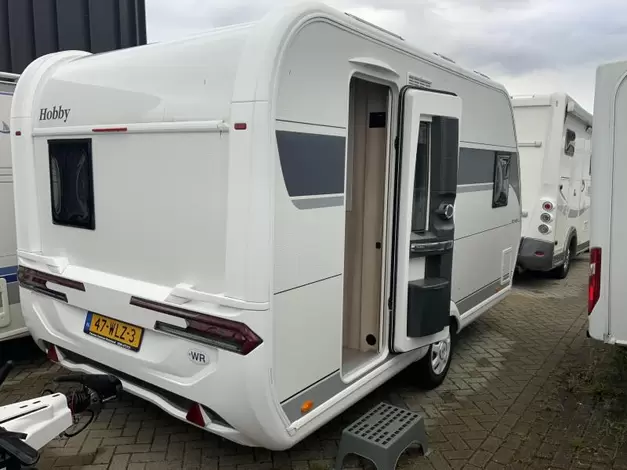 Hobby De Luxe 400 SFE