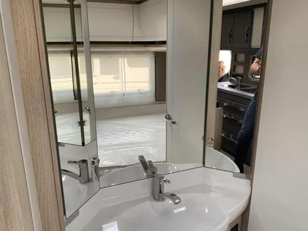 Hobby De Luxe 540 KMFE Zondag 8 februari open (1008078)