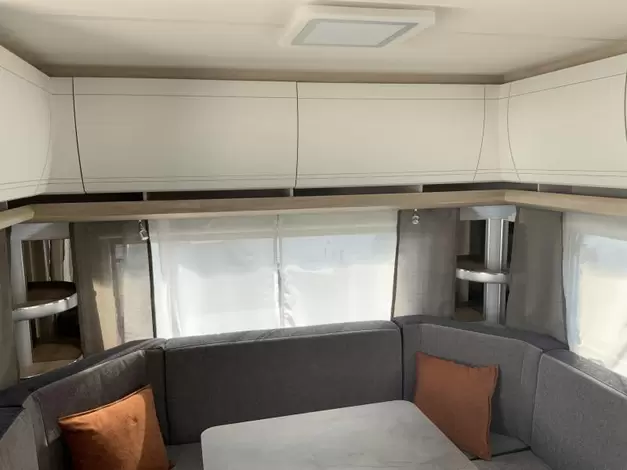 Hobby De Luxe 495 UL Zondag 8 februari open (1008079)