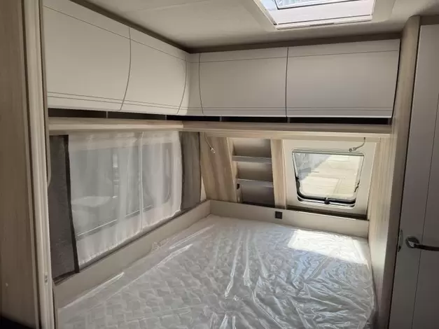 Hobby De Luxe 400 SFE Zondag 8 februari open (1006335)