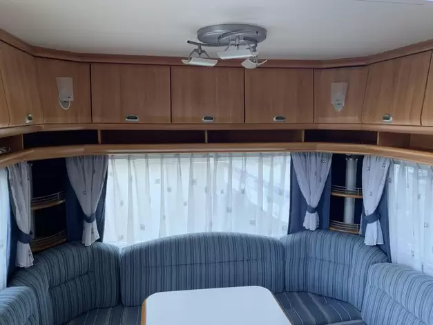 Hobby De Luxe 460 UFE