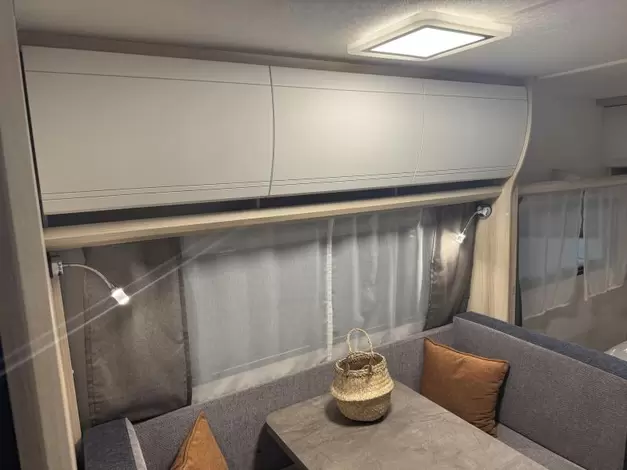 Hobby De Luxe 460 SFF Zondag 8 februari open (1019590)