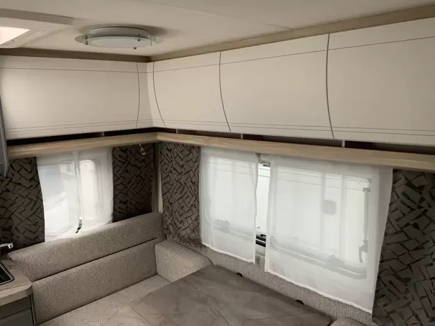 Hobby De Luxe 400 SFE