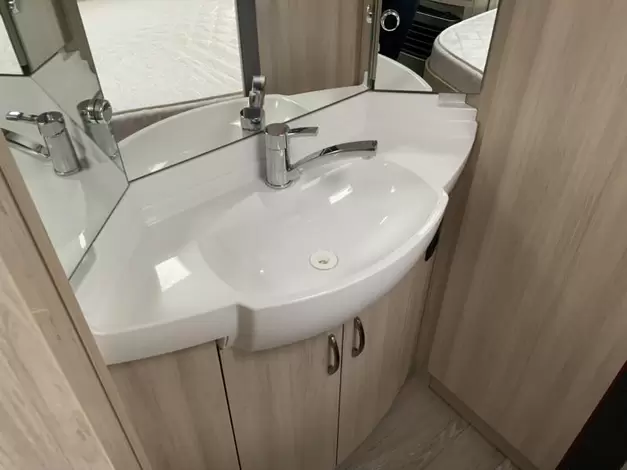 Hobby De Luxe Edition 460 UFE